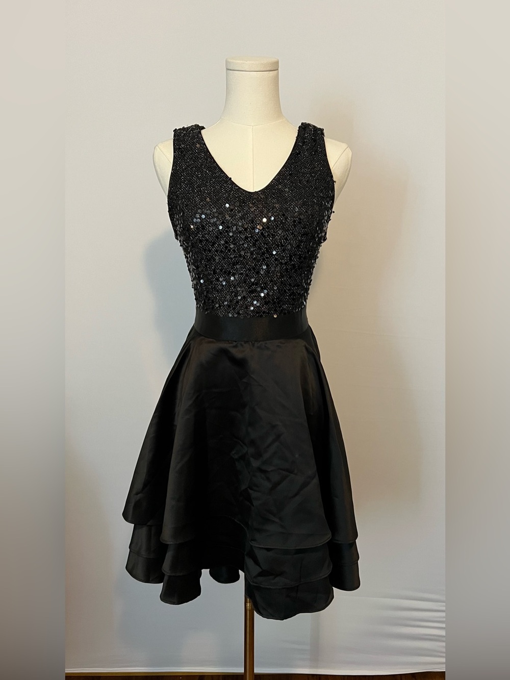 Black Sequin V-Neck Cocktail Dress